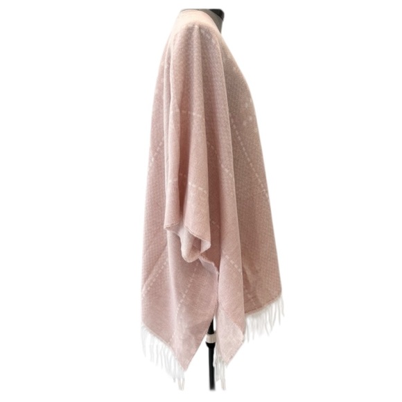 Gentle Fawn Blush Pink Geometric Fringe Poncho Wrap M/L Open Front Shawl - Picture 3 of 6